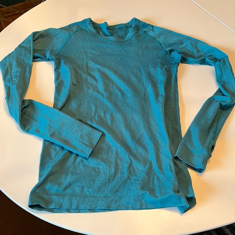 Swift stride swirly tech long sleeve